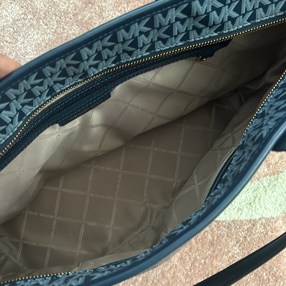 Michael Kors Logo Carter Large Top Zip Tote - Picture 2 of 2